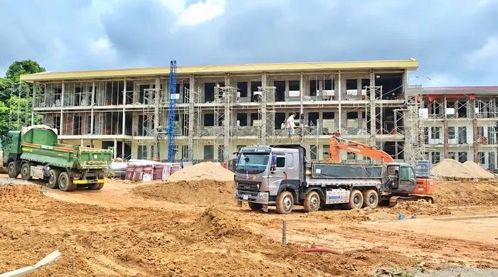 Phương tiện, máy móc được huy động tối đa.