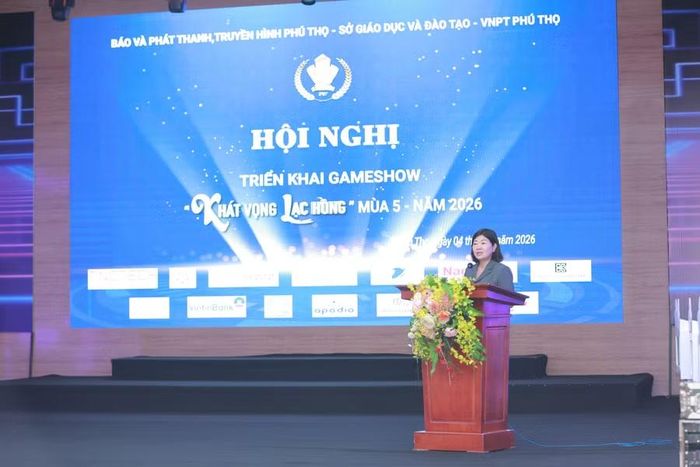 Bà Nguyễn Thị Tuyết Chinh, Phó Giám đốc Báo và Phát thanh, Truyền hình Phú Thọ thông tin về công tác phối hợp ghi hình Gameshow.