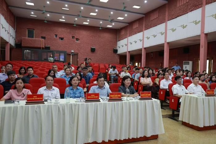 Quang cảnh hội nghị.