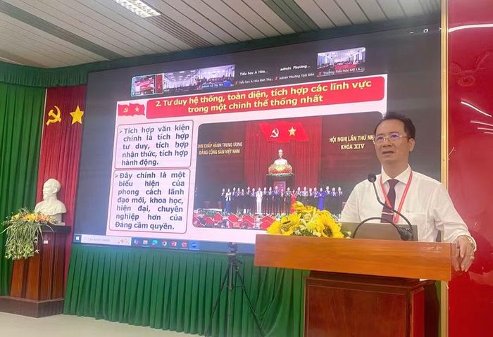 Báo cáo viên triển khai các nội dung Chuyên đề.