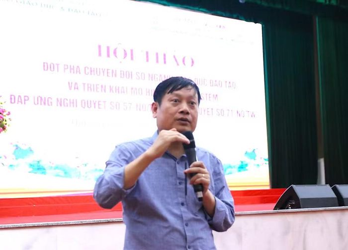 PGS.TS Tưởng Duy Hải - Giảng viên cao cấp Trường Đại học Sư phạm Hà Nội trao đổi tại hội thảo. Ảnh: Đinh Chiến