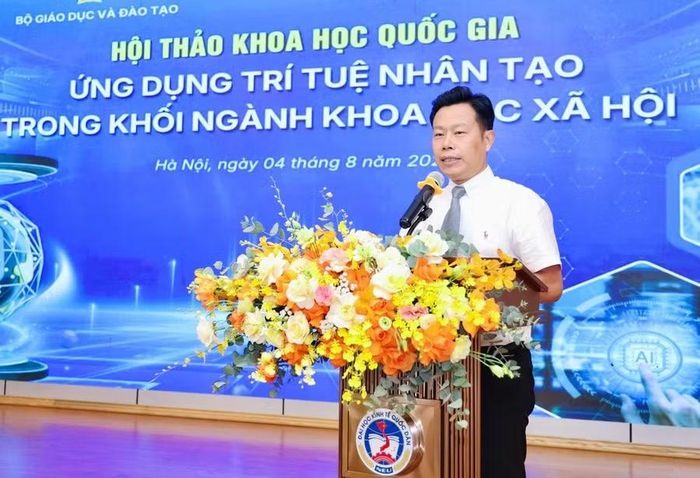 Thứ trưởng Bộ GD&amp;ĐT Lê Quân phát biểu tại hội thảo.