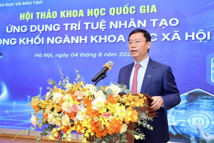 Giám đốc Đại học Kinh tế Quốc dân Bùi Đức Thọ phát biểu tại hội thảo.