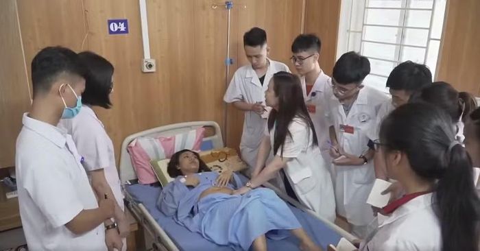 Mô hình Viện - Trường tại TUMP tạo cơ hội cho sinh viên tiếp cận sớm với ca bệnh thực tế.