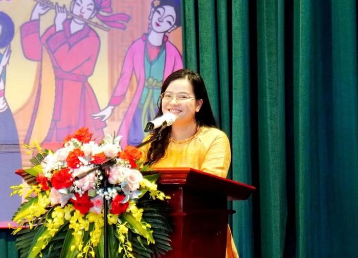 Tiến sĩ Hoàng Thị Thu Hiền - Phó Hiệu trưởng phụ trách Trường Cao đẳng Văn hóa Nghệ thuật Thái Bình (tỉnh Hưng Yên) phát biểu khai mạc.