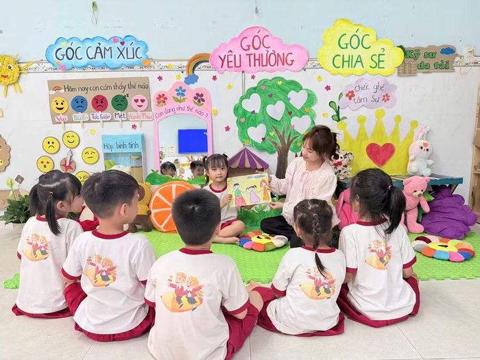 Sau sắp xếp, bố trí hiệu trưởng và một phó hiệu trưởng tại trường chính.
