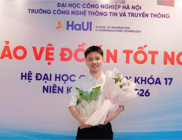 Phạm Văn Tùng - Thủ khoa tốt nghiệp Đại học Công nghiệp Hà Nội năm 2026, sinh viên ngành Công nghệ thông tin, Chương trình đào tạo bằng tiếng Anh.