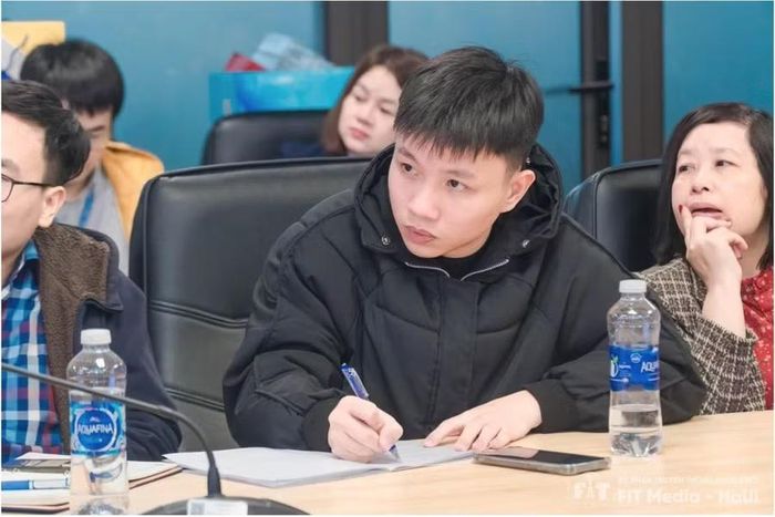 Tùng nhận ra, điều khó nhất không phải là việc học, mà là bắt đầu nghiêm túc với nó.