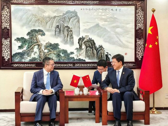 Thưa Đại sứ, Đại hội XIV của Đảng đã đặt ra những yêu cầu rất cao đối với công tác đối ngoại trong giai đoạn phát triển mới của đất nước. Trên cương vị Đại sứ Việt Nam tại Trung Quốc - địa bàn đối ngoại đặc biệt quan trọng, Đại sứ sẽ cụ thể hóa tinh thần đó bằng chương trình hành động như thế nào? Đâu sẽ là những ưu tiên và thước đo hiệu quả trong hoạt động của Đại sứ quán thời gian tới?
