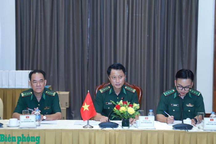 Đại tá Trần Nam Trung (thứ 2, từ phải sang) phát biểu tại hội đàm. Ảnh: Ngọc Lâm