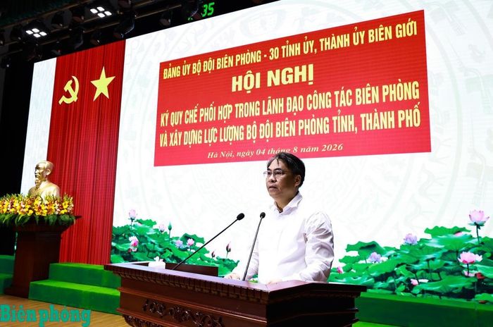 Đồng chí Phan Thăng An, Ủy viên Ban Chấp hành Trung ương Đảng, Bí thư Tỉnh ủy, Chủ tịch Hội đồng nhân dân tỉnh Cao Bằng phát biểu tham luận tại hội nghị. Ảnh: Chiến Khu