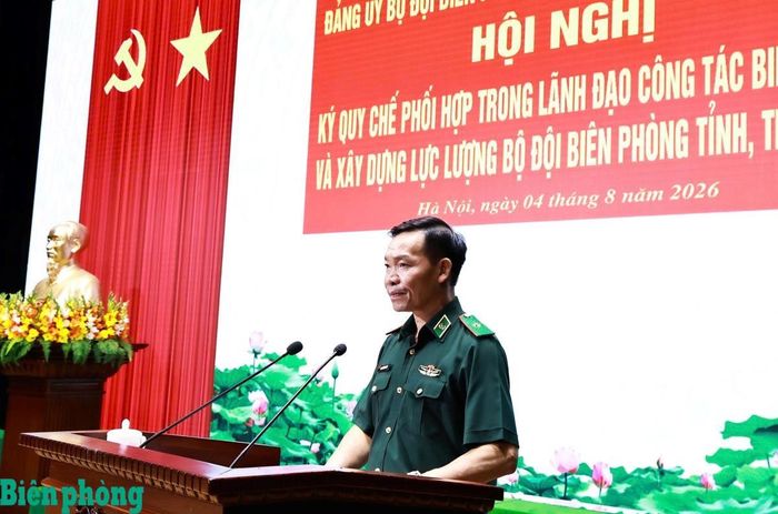 Thiếu tướng Nguyễn Xuân Toàn báo cáo quá trình xây dựng, hoàn chỉnh dự thảo Quy chế phối hợp. Ảnh: Thủy Nguyên