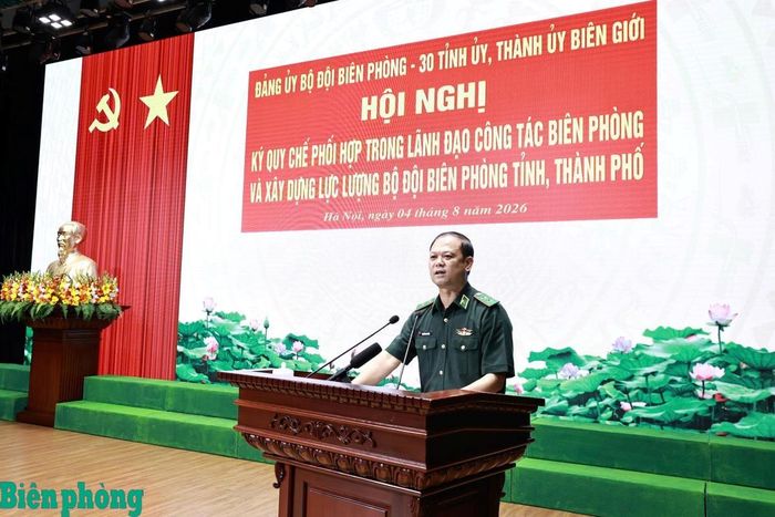 Trung tướng Nguyễn Anh Tuấn, Bí thư Đảng ủy, Chính ủy Bộ đội Biên phòng phát biểu tại hội nghị. Ảnh: Chiến Khu