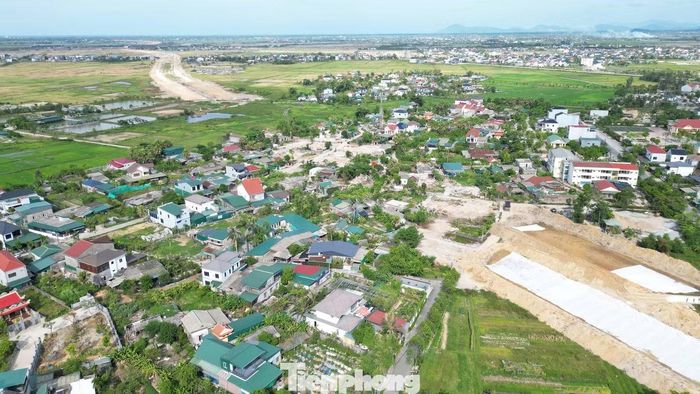 Đến thời điểm này, dự án đã hoàn thành khoảng 5,4 km nền đường, 3,3 km cấp phối đá dăm, xây dựng 10 cống thoát nước và lắp đặt khoảng 5 km rãnh dọc. Hạng mục cầu Rào Cái đã thi công hoàn thành 6/7 trụ, một mố cầu, đúc 54/72 dầm và hoàn thành bản mặt cầu 4/8 nhịp.