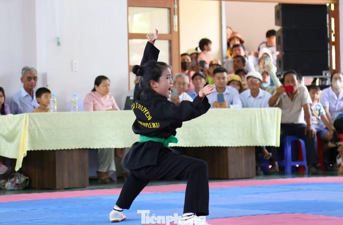 Những đường quyền đầy mạnh mẽ, dứt khoát, tạo nên những màn biểu diễn đầy ấn tượng. Ảnh: Trương Định