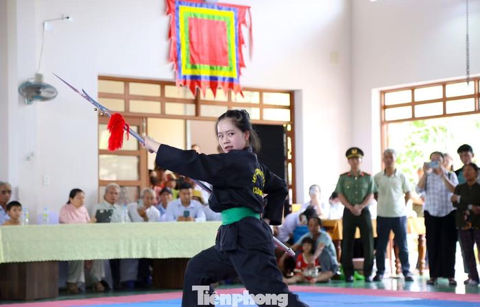 Ngày 27/12/2012, Võ cổ truyền Bình Định được Bộ Văn hóa, Thể thao và Du lịch ghi danh là Di sản văn hóa phi vật thể quốc gia. Hiện nay, hồ sơ di sản đang được Việt Nam trình UNESCO xem xét ghi danh vào Danh sách Di sản văn hóa phi vật thể đại diện của nhân loại. Ảnh: Trương Định