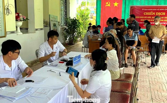 Tại xã Nghi Lộc, đoàn phát hiện 37 trường hợp mắc bệnh mới (8,29%) và 44 trường hợp tiền đái tháo đường (9,86%). Có 10 trường hợp TIRADS 4–5 cùng nhiều bất thường tuyến giáp cần theo dõi và điều trị.
