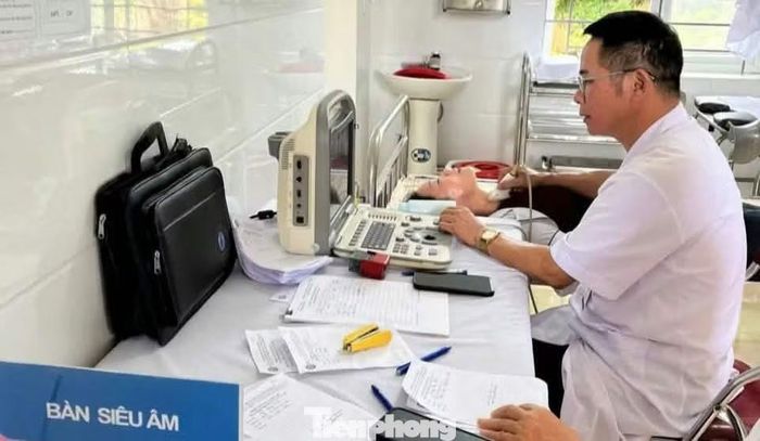 Kết quả khám sàng lọc cho thấy hiệu quả rõ nét của mô hình y tế cộng đồng. Tại xã Tam Đồng, trong tổng số hơn 600 người khám đã phát hiện 56 trường hợp mắc đái tháo đường mới (8,66%) và 45 trường hợp tiền đái tháo đường (6,96%). Qua đợt khám các bác sĩ phát hiện 4 trường hợp nghi ngờ tổn thương TIRADS 4-5 cùng nhiều trường hợp có bất thường cần theo dõi chuyên sâu.