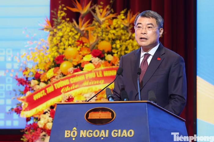 Thủ tướng Lê Minh Hưng phát biểu tại phiên họp. (Ảnh: Như Ý)