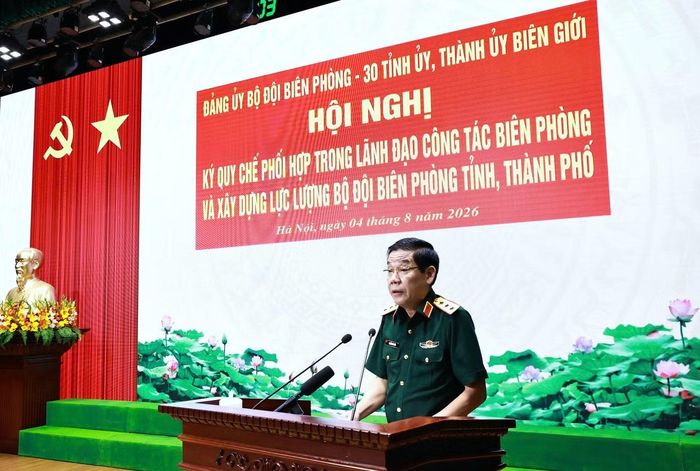 Thượng tướng Nguyễn Văn Gấu phát biểu tại hội nghị.