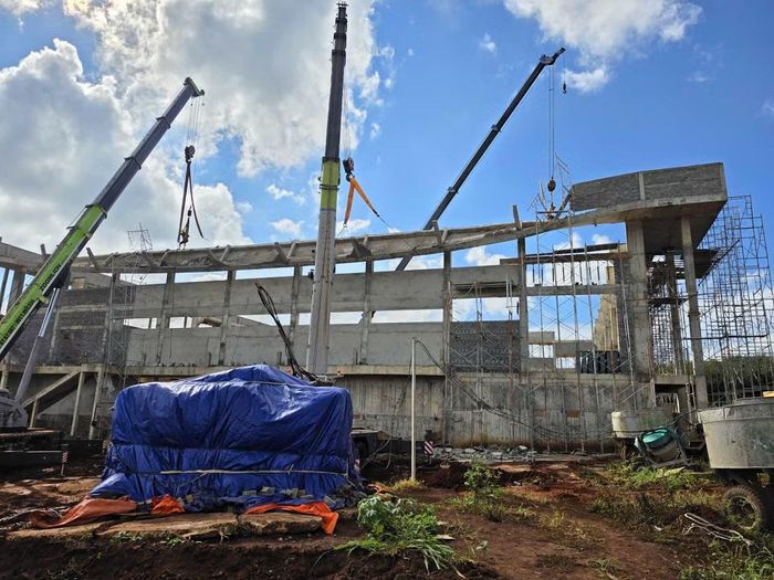 Hiện trường vụ sập một phần dầm mái thuộc dự án Nhà thi đấu.