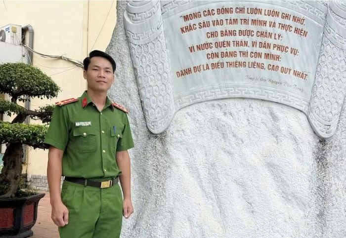 Đại úy Trương Văn Thiệp - Phó trưởng Công an xã Văn Phú.