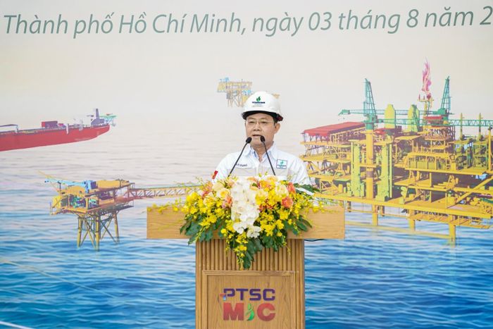 Đồng chí Nguyễn Thành Dũng – Phó Tổng Giám đốc PQPOC phát biểu chỉ đạo, động viên tập thể cán bộ, kỹ sư và người lao động tiếp tục quyết tâm hoàn thành các mục tiêu của Dự án