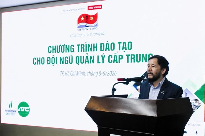 Ông Châu Khiếu Minh - Giám đốc Trung tâm Bồi dưỡng nâng cao (ATC/PVU) đại diện đơn vị đào tạo chia sẻ tại chương trình.