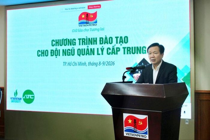 Ông Vũ Mai Khanh - Tổng Giám đốc Vietsovpetro nhấn mạnh vai trò đặc biệt quan trọng của công tác đào tạo đối với sự phát triển của doanh nghiệp.