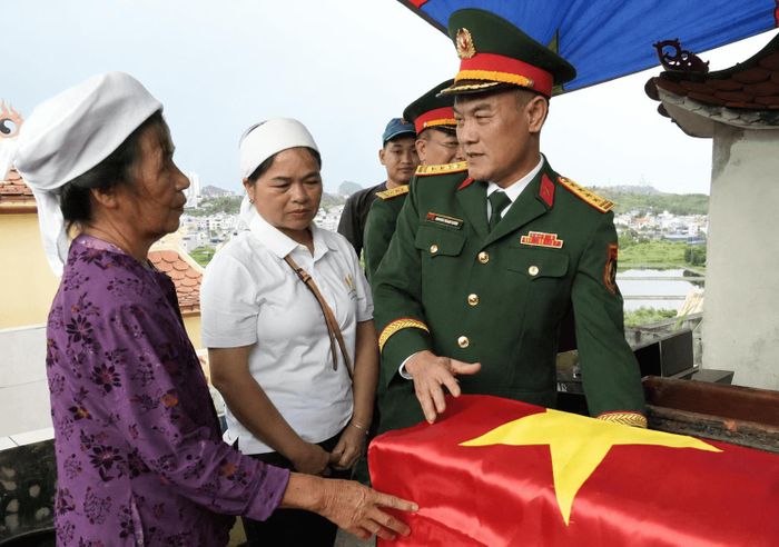 Lễ cất bốc, di chuyển hài cốt được các lực lượng chức năng thực hiện theo đúng quy định
