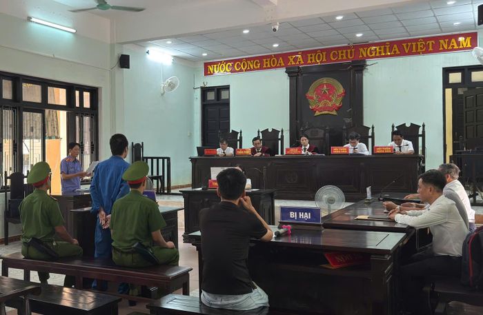 Toàn cảnh phiên tòa.