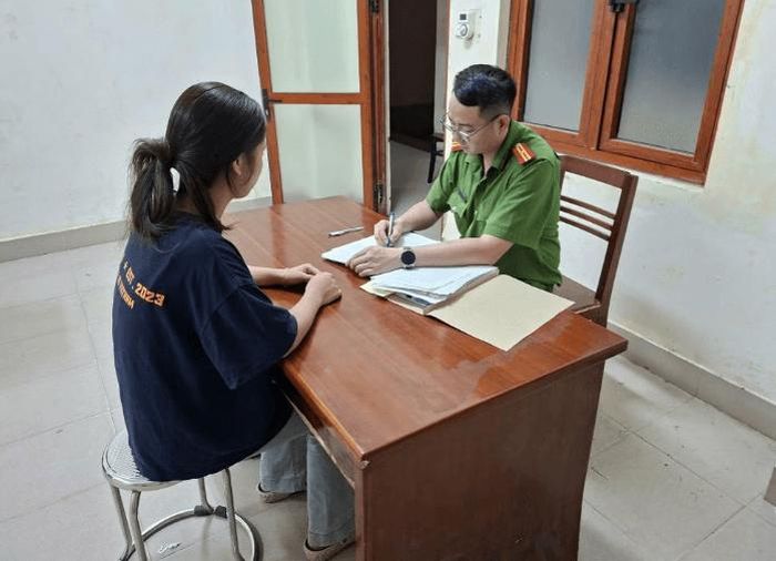 Đối tượng Hoàng Châm Anh tại cơ quan Công an.