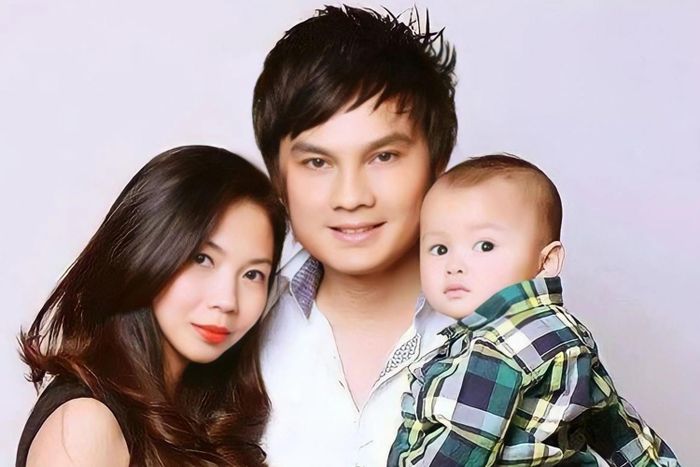 NSƯT Kim Tiểu Long bên vợ và con trai lúc nhỏ. 