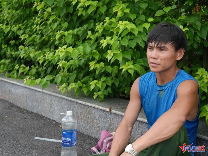 Làm những công việc này đối với anh Long là đền đáp quê hương