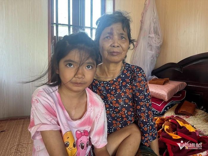 Con gái và mẹ đều mắc bệnh hiểm nghèo khiến gia đình chị Quỳnh lâm vào cảnh khó khăn, nợ nần