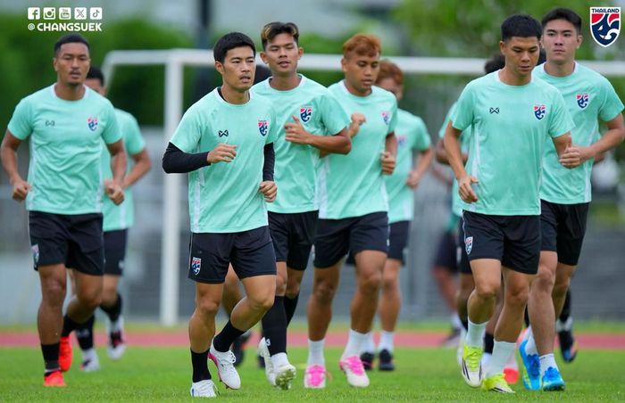 Các cầu thủ Thái Lan thoải mái tinh thần sau 2 chiến thắng liên tiếp ở ASEAN Cup - Ảnh: Changsuek