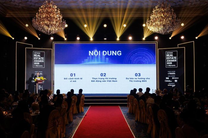 TS. Nguyễn Văn Đính phát biểu tại lễ trao giải Dot Property Vietnam Real Estate Awards 2026