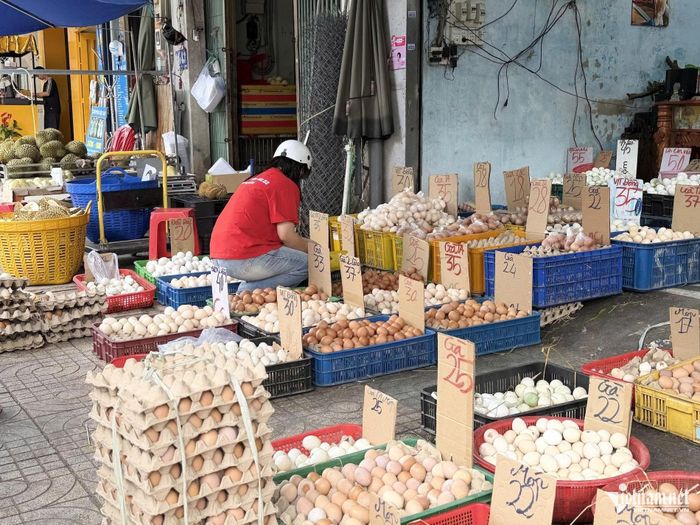 Giá trứng tại chợ dân sinh ghi nhận đà tăng từ đầu tháng 7 tới nay. Ảnh: Thu Hà