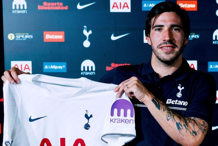 Tottenham có mùa hè ồn ào. Ảnh: T.H