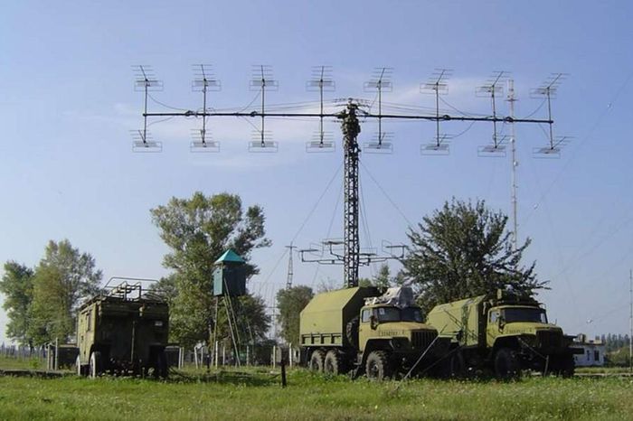 Một tổ hợp radar phòng không P-18. Ảnh: Radartutorial.eu