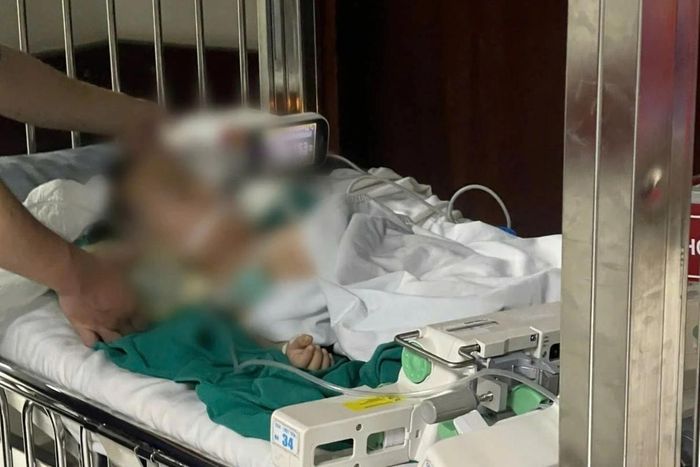 Cháu B. đã tử vong sau gần một tháng điều trị tại bệnh viện. Ảnh: CTV