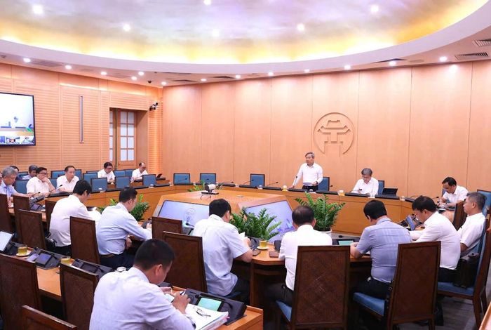 Chủ tịch Hà Nội Vũ Đại Thắng chỉ đạo triển khai các giải pháp thoát nước, chống úng ngập. Ảnh: Phạm Linh