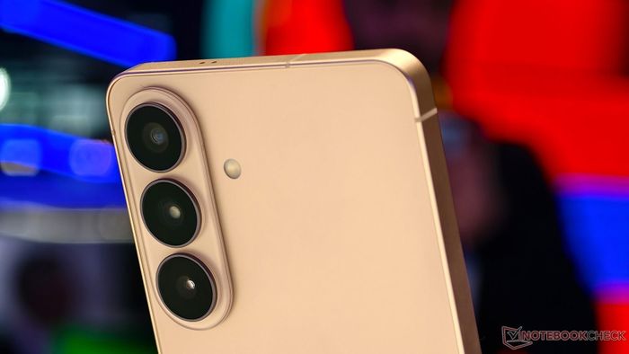 Tin đồn cho thấy Galaxy S27 Pro và Galaxy S27 Ultra sở hữu cụm camera hạ cấp so với kỳ vọng. Ảnh: Notebookcheck