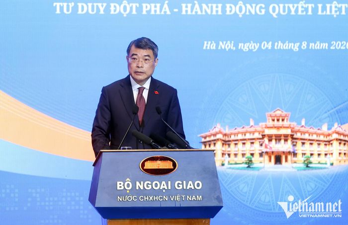 Thủ tướng: Ngoại giao không chỉ cần bản lĩnh trong giữ vững môi trường hòa bình ổn định và chủ quyền quốc gia mà còn là năng lực chuyển hóa vị thế đối ngoại thành nguồn lực phục vụ phát triển cho đất nước