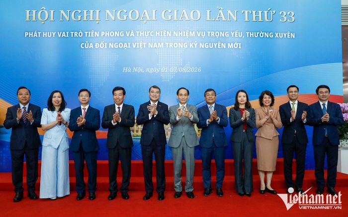 Thủ tướng Lê Minh Hưng và lãnh đạo Bộ Ngoại giao