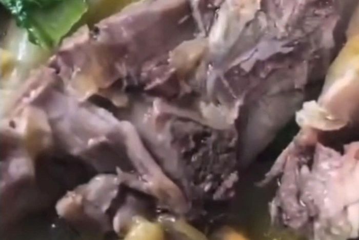 Nhà hàng Ni Ya bị xử phạt 27 triệu đồng. Ảnh cắt từ clip