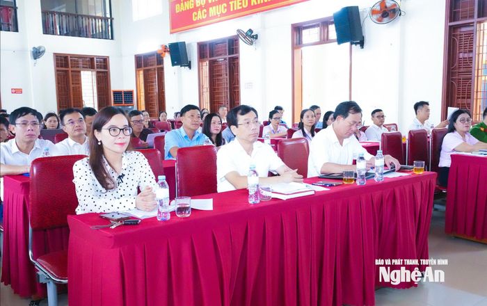 Lãnh đạo xã Lam Thành tham gia Lễ công bố Quy hoạch chung xã đến năm 2050. Ảnh: Mai Hoa