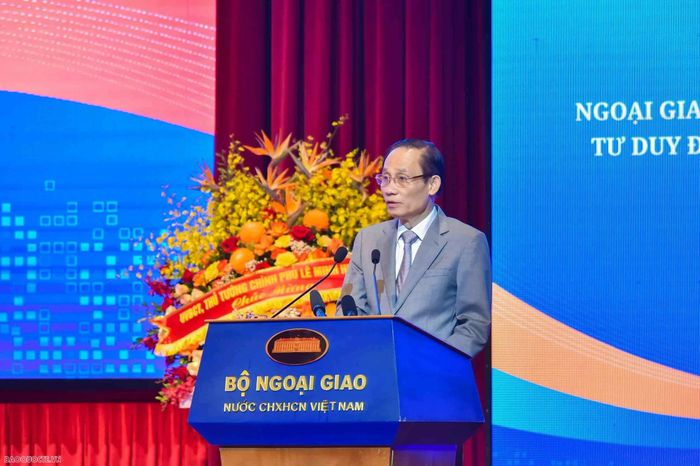 Đồng chí Lê Hoài Trung - Ủy viên Bộ Chính trị, Bộ trưởng Bộ Ngoại giao phát biểu khai mạc. Ảnh: baoquocte.vn
