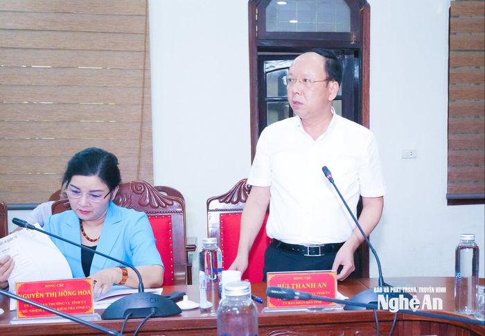 Đồng chí Bùi Thanh An – Ủy viên Ban Thường vụ Tỉnh ủy, Phó Chủ tịch Thường trực UBND tỉnh phát biểu ý kiến tại hội nghị. Ảnh: Mai Hoa