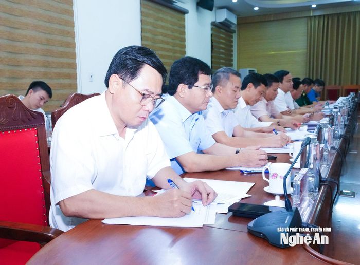 Lãnh đạo các cơ quan tham mưu, giúp việc Tỉnh ủy tham dự hội nghị. Ảnh: Mai Hoa